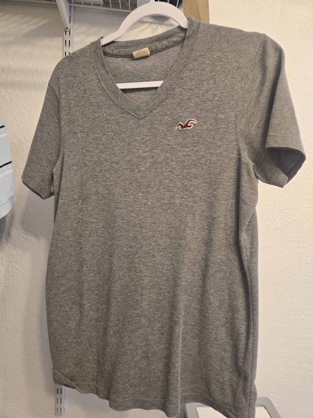 Hollister Men's Heather Gray V-Neck Tee with Logo